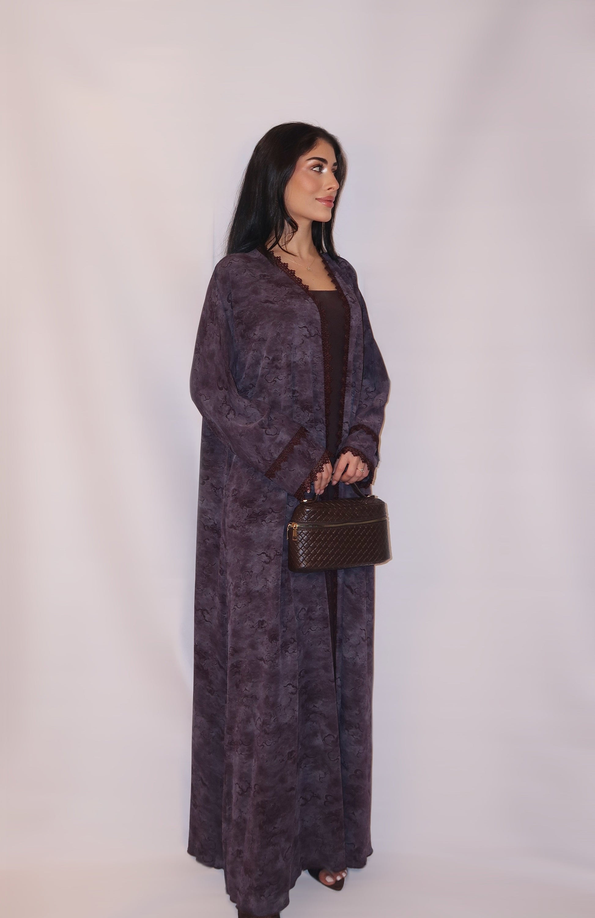 Al Anoud abaya, grey and burgundy, detail 4