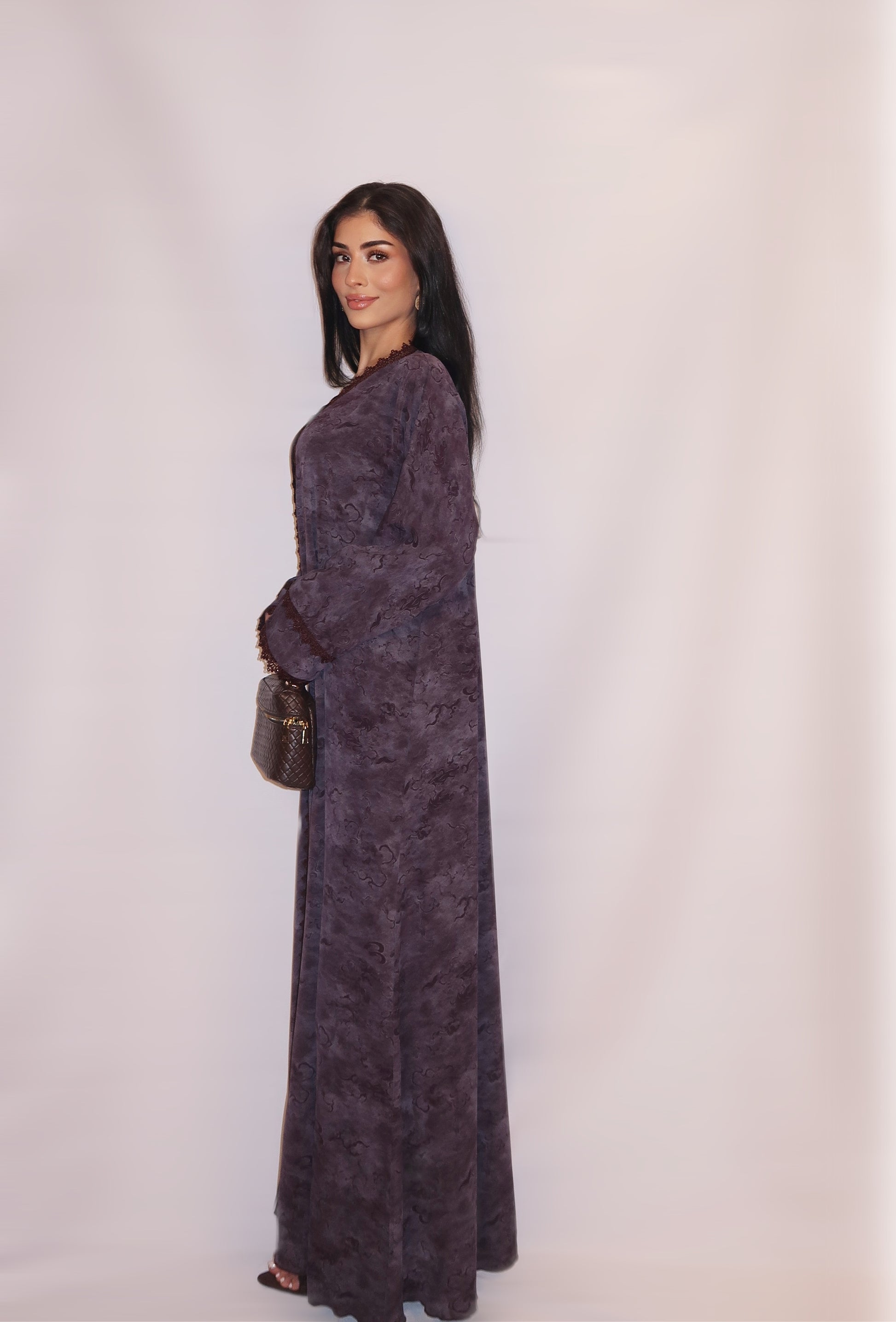 Al Anoud abaya, grey and burgundy, detail 6