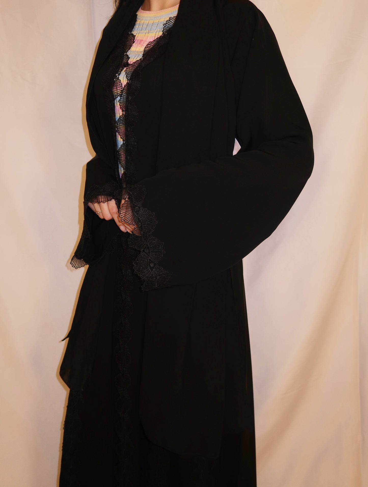 Alyazia abaya, classic black, detail 3