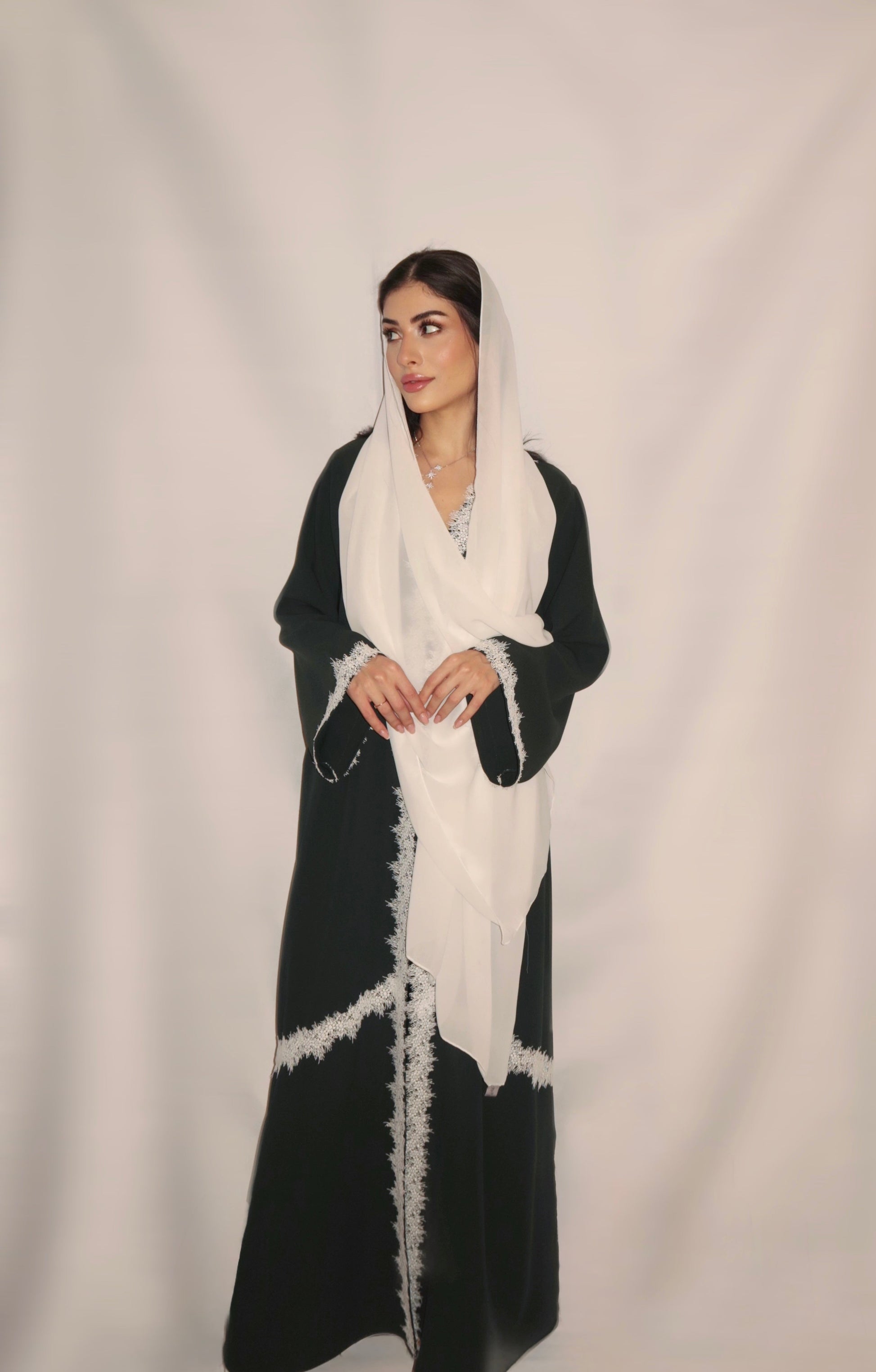 Roudha abaya, black and white, detail 2