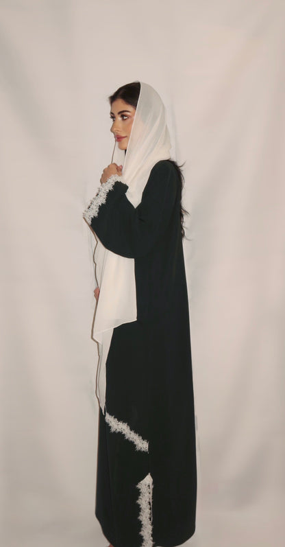 Roudha abaya, black and white, detail 4