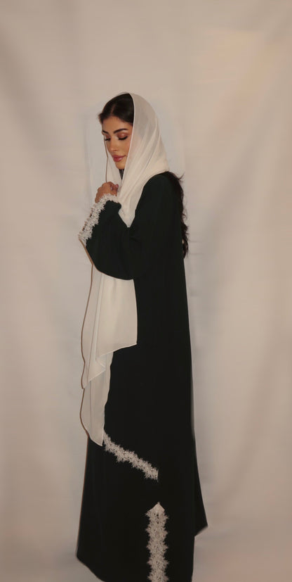 Roudha abaya, black and white, detail 5