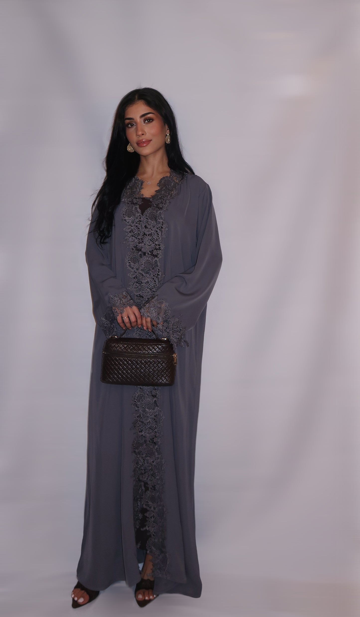 Manal abaya, soft dove grey, detail 3