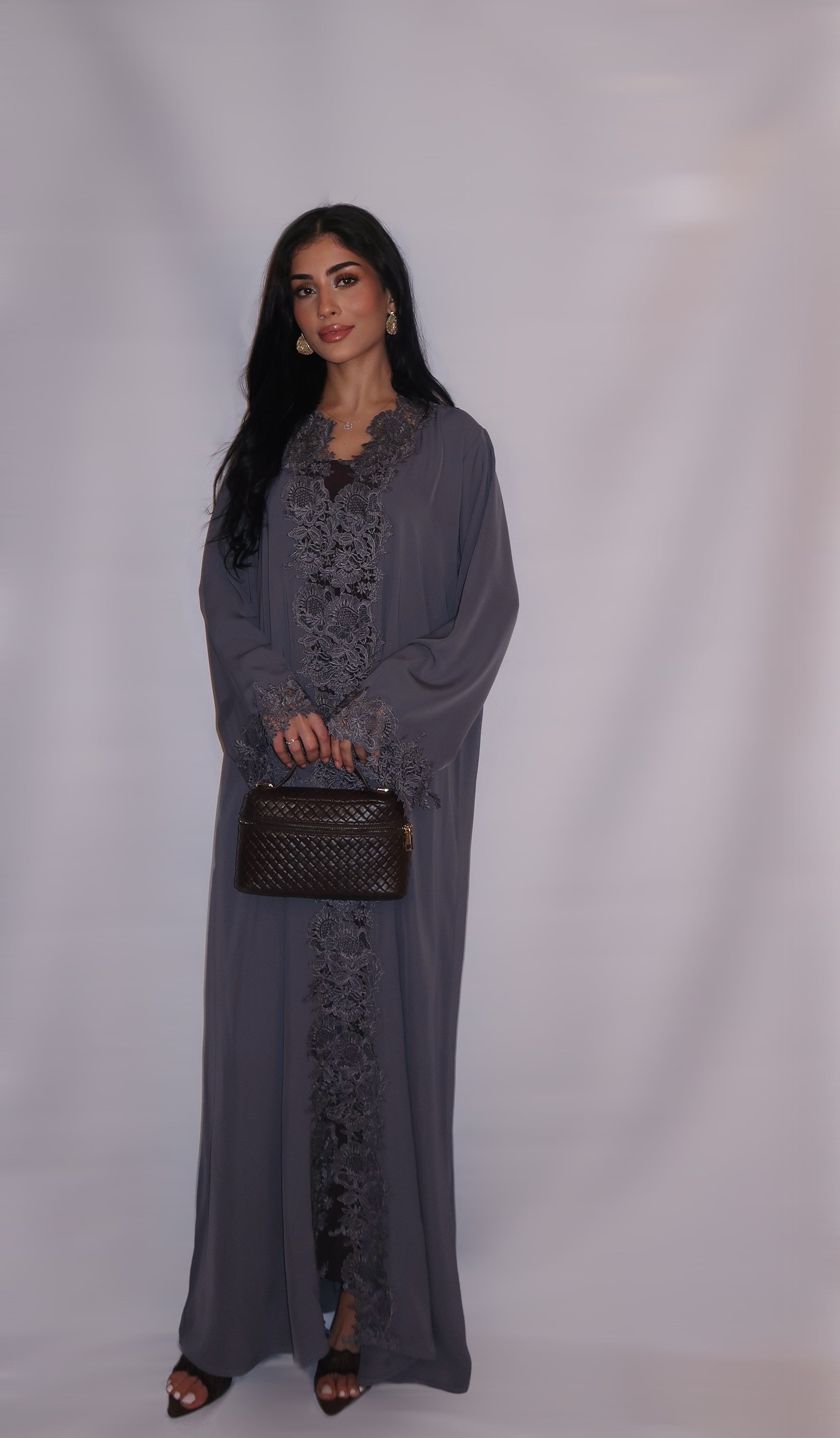 Manal abaya, soft dove grey, detail 3