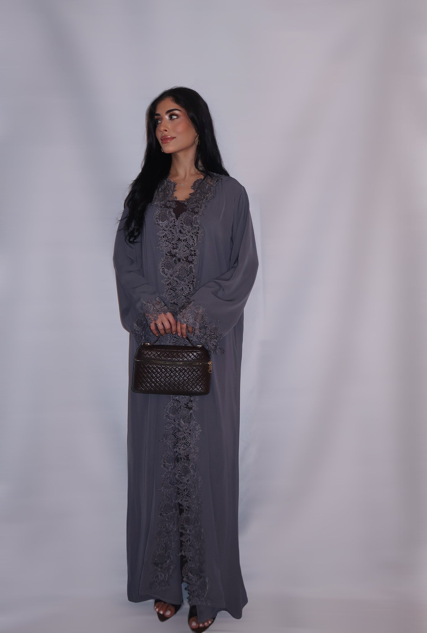 Manal abaya, soft dove grey, detail 4